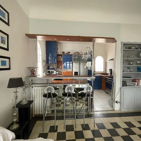 Les Algues, Les Pieds Dans L'eau Sur La De Renecros Villa